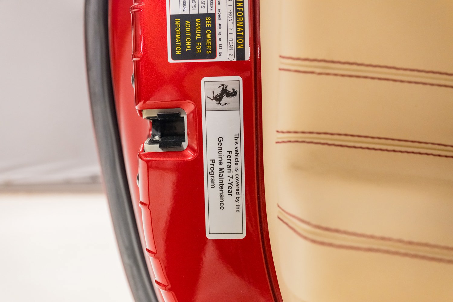 Used 2015 Ferrari California T RWD image 33