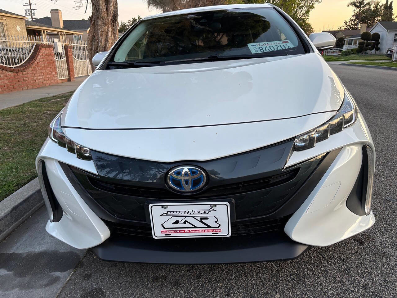 Used 2018 Toyota Prius Prime Premium image 2