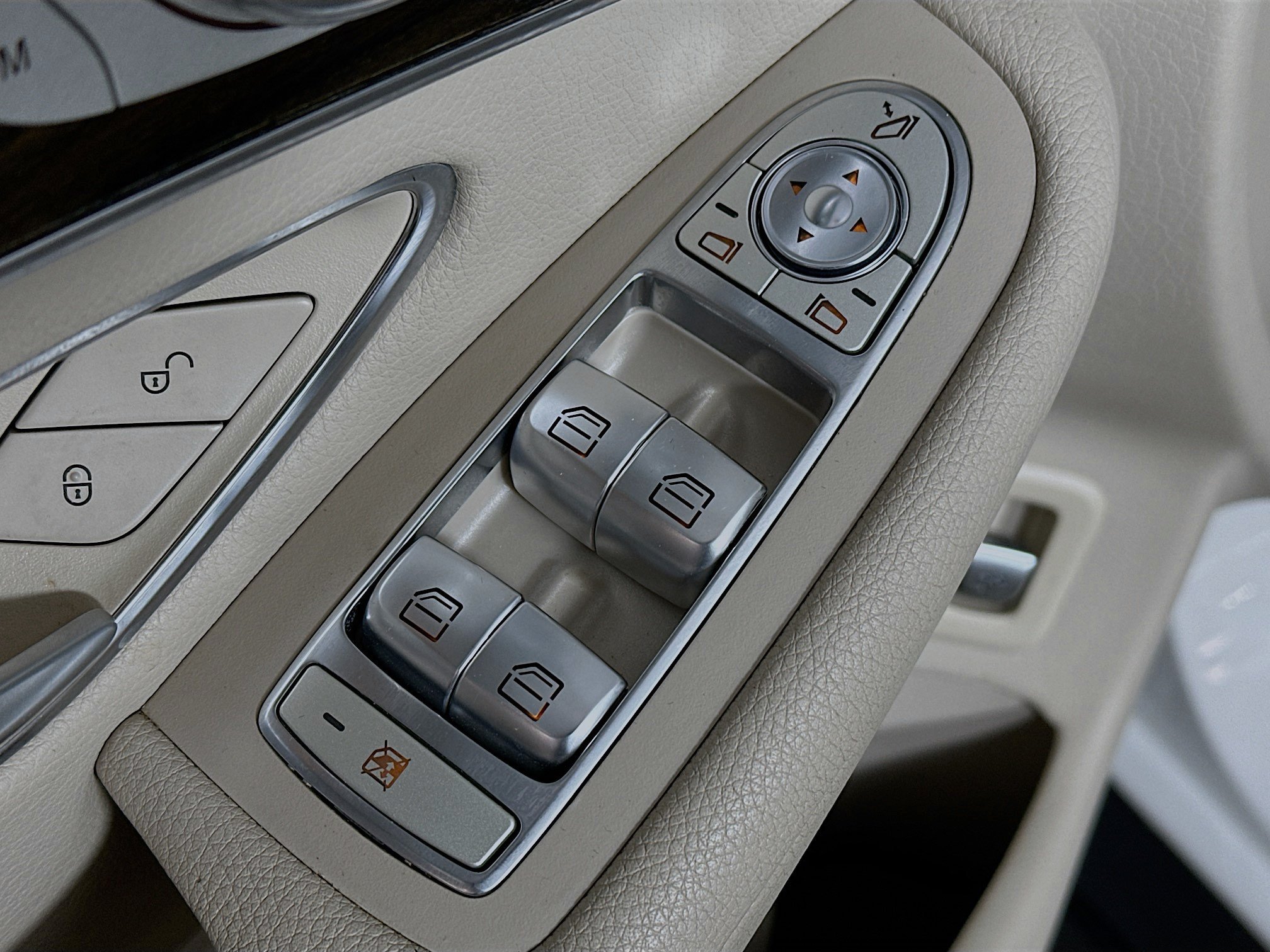 Certified 2018 Mercedes-Benz GLC 300 4MATIC image 17