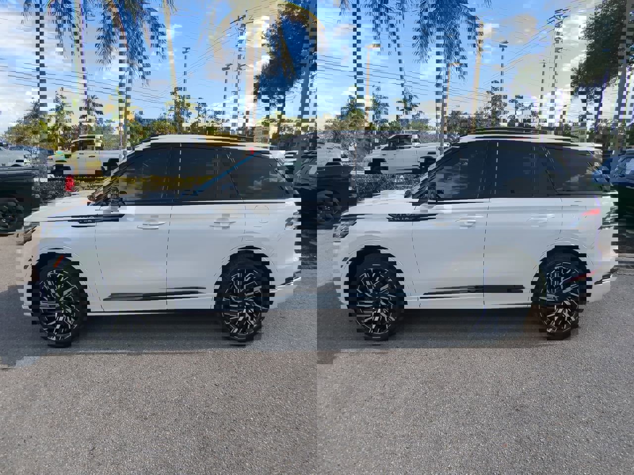 Used 2025 Lincoln Aviator Black Label w/ Jet Appearance Package image 8