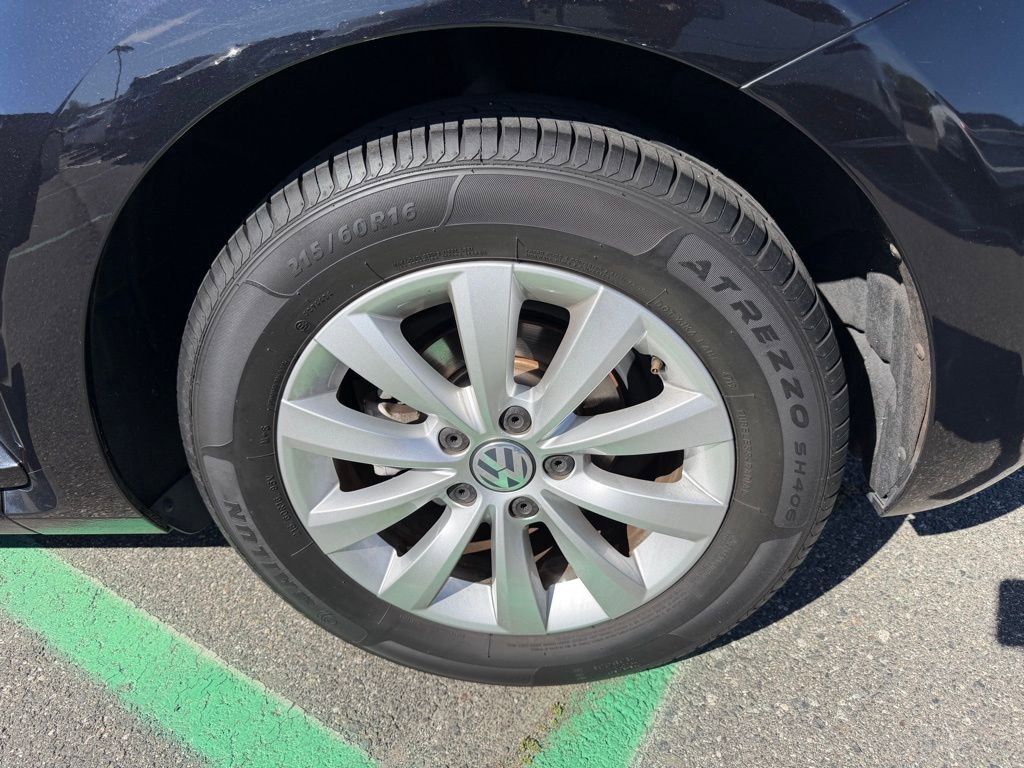 Used 2018 Volkswagen Beetle 2.0T S image 9