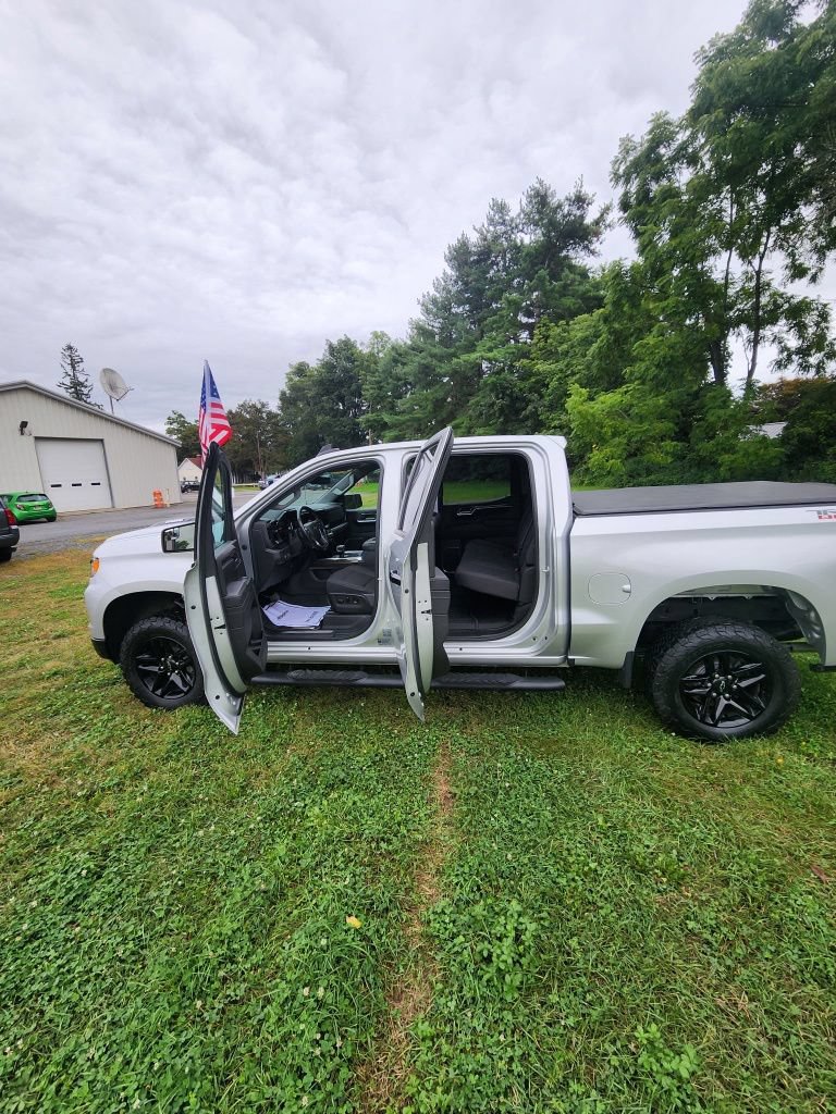 Used 2022 Chevrolet Silverado 1500 LT Trail Boss w/ LPO, Dark Essentials Package AWD/4WD image 9