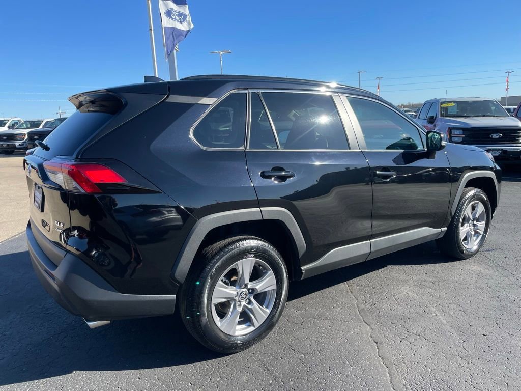 Used 2024 Toyota RAV4 XLE AWD/4WD image 4