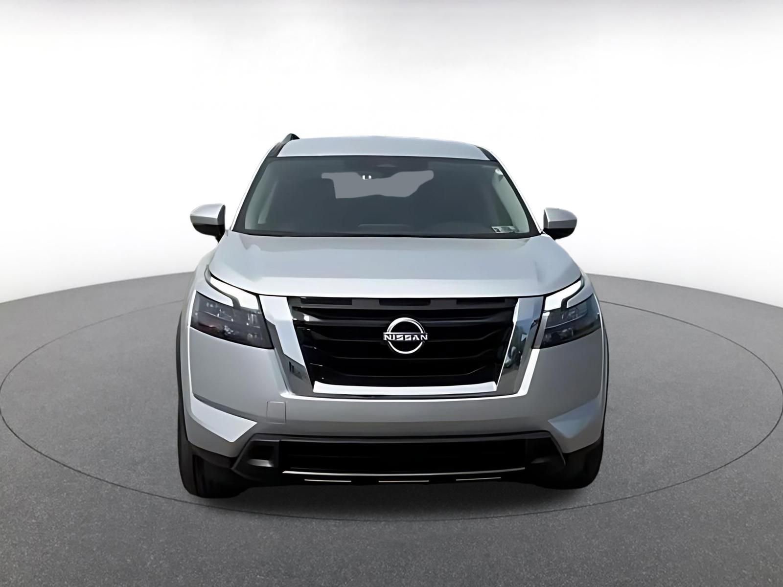 Used 2025 Nissan Pathfinder SV FWD image 3