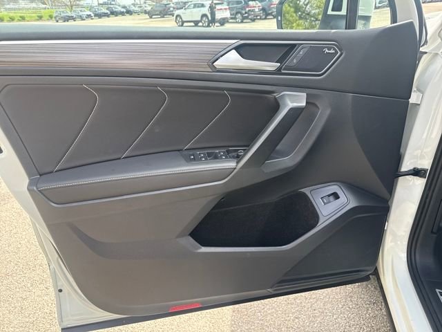 Used 2022 Volkswagen Tiguan SEL R-Line image 11