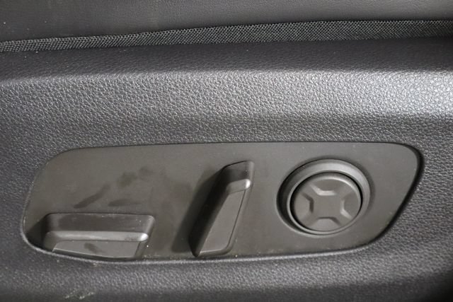 Used 2025 Kia Carnival FWD image 24