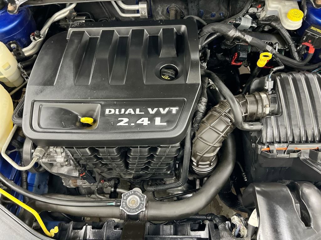 Used 2013 Dodge Avenger SE image 23