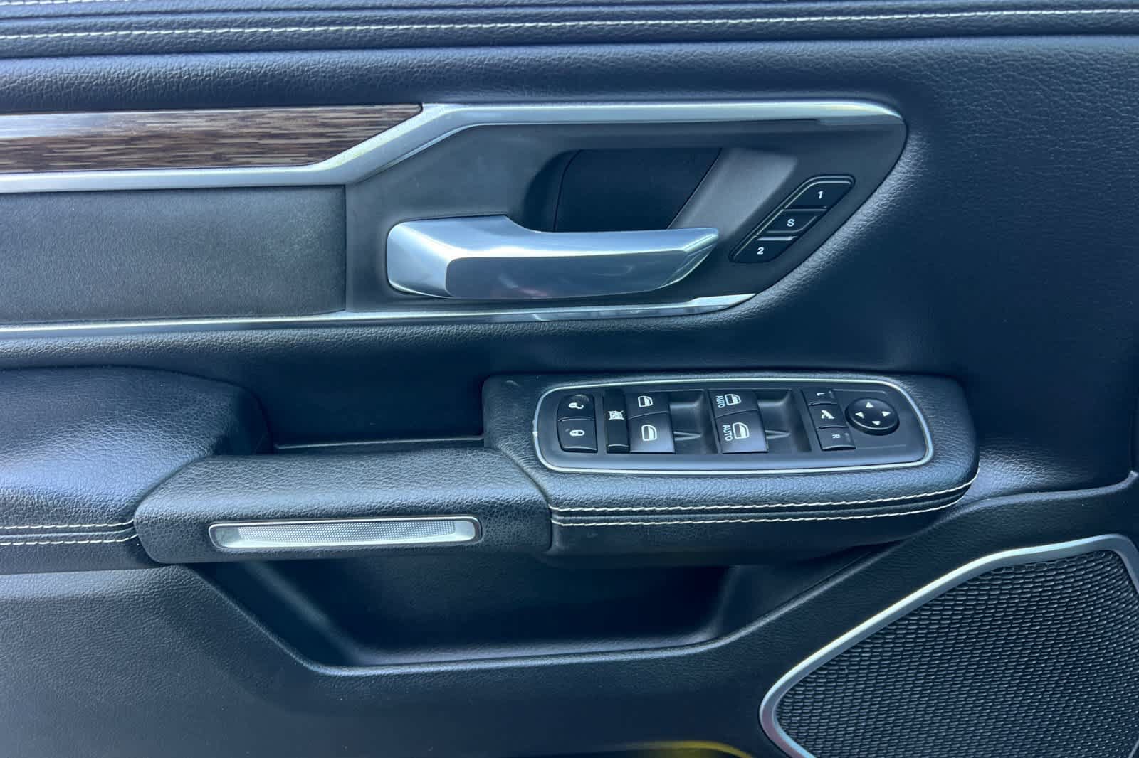 Used 2020 RAM 1500 Laramie RWD image 12