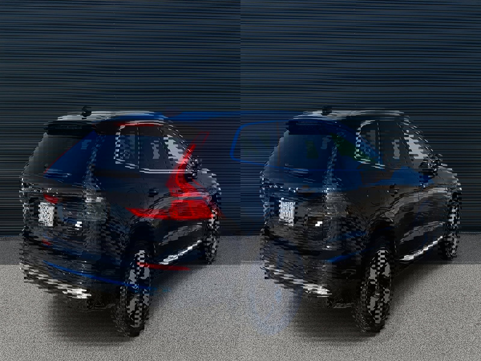 Certified 2023 Volvo XC60 T8 Ultimate w/ Climate Package image 5