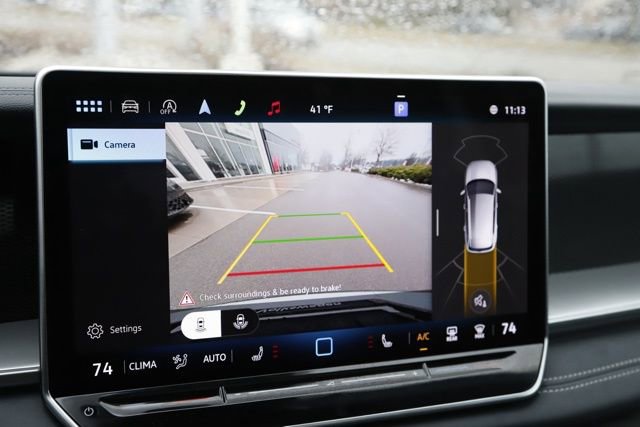 Used 2025 Volkswagen Tiguan SE w/ Panoramic Sunroof Package image 27