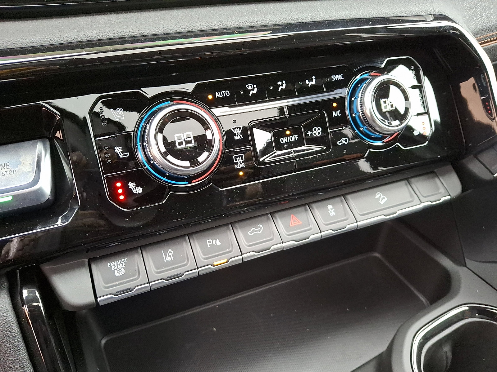 New 2026 GMC Sierra 2500 AT4 w/ AT4 Premium Plus Package image 17