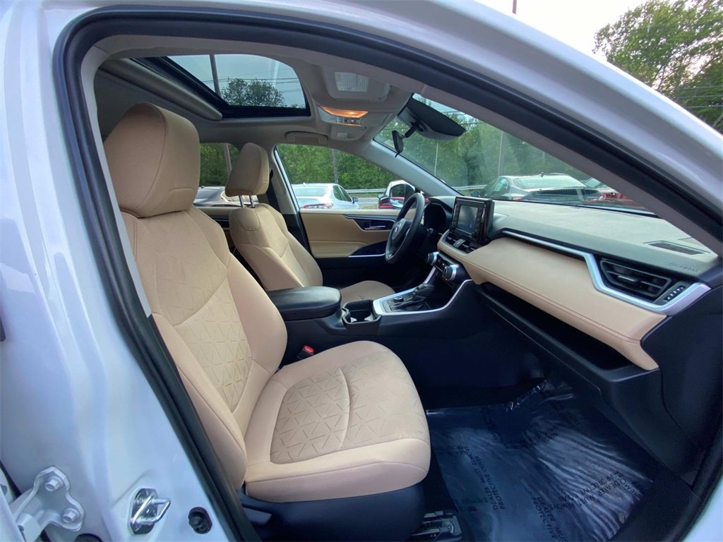 Used 2021 Toyota RAV4 XLE w/ Convenience Package image 10