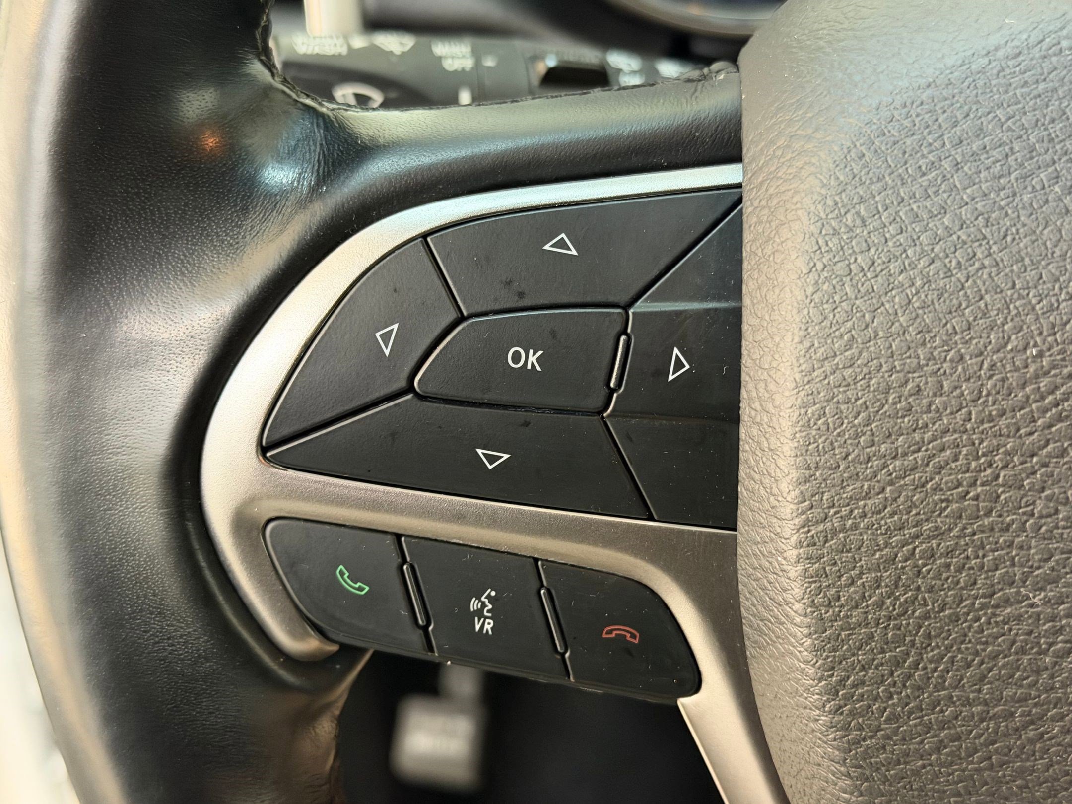 Used 2021 Jeep Grand Cherokee Laredo image 17