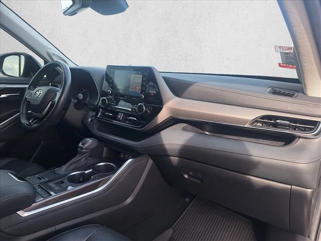 Used 2022 Toyota Highlander Limited image 19
