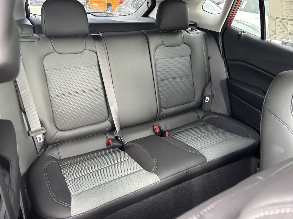 New 2026 Chevrolet Trax LT w/ Sunroof Package FWD image 29