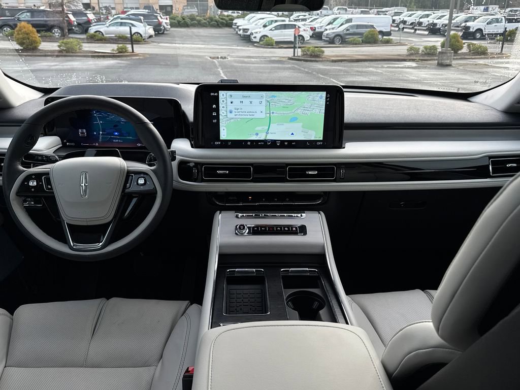 Certified 2025 Lincoln Aviator Reserve w/ Luxury Package image 12