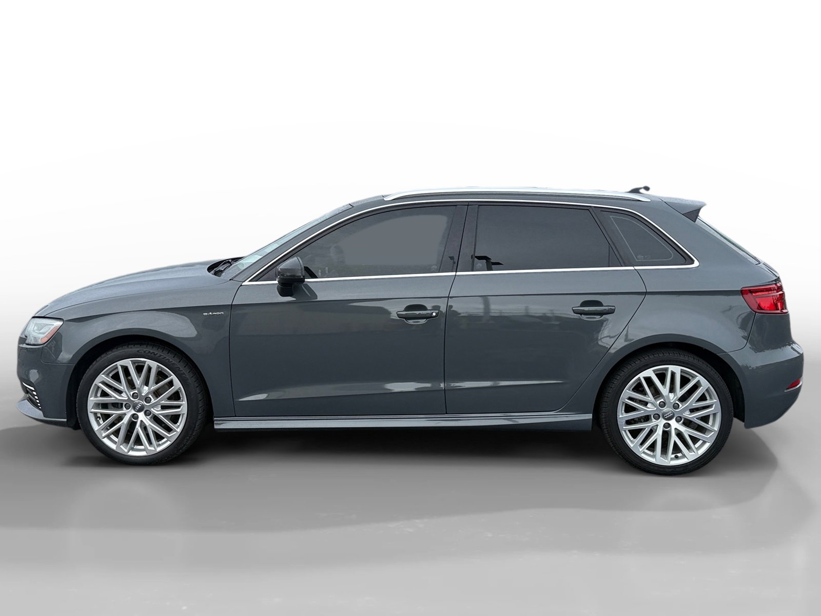 Used 2018 Audi A3 e-tron Prestige w/ Prestige Package image 2