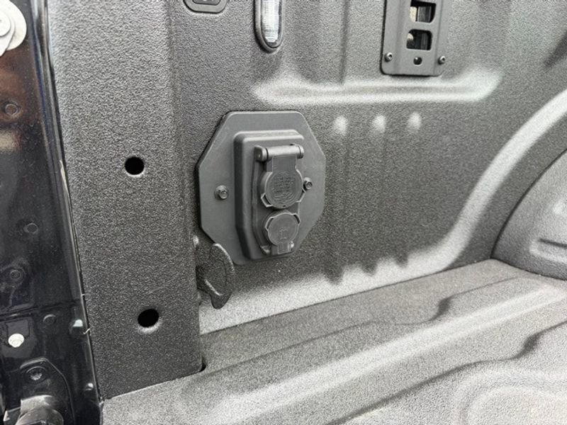 Used 2024 Ford F350 Lariat w/ Chrome Package image 25