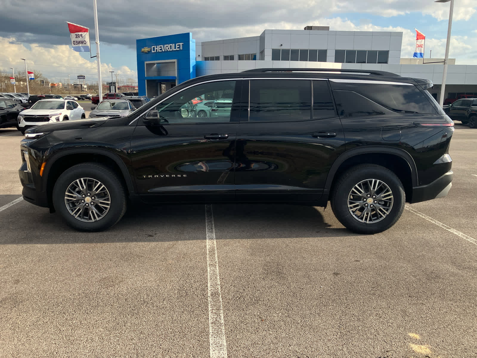 New 2026 Chevrolet Traverse LT w/ Enhanced Driving Package image 4