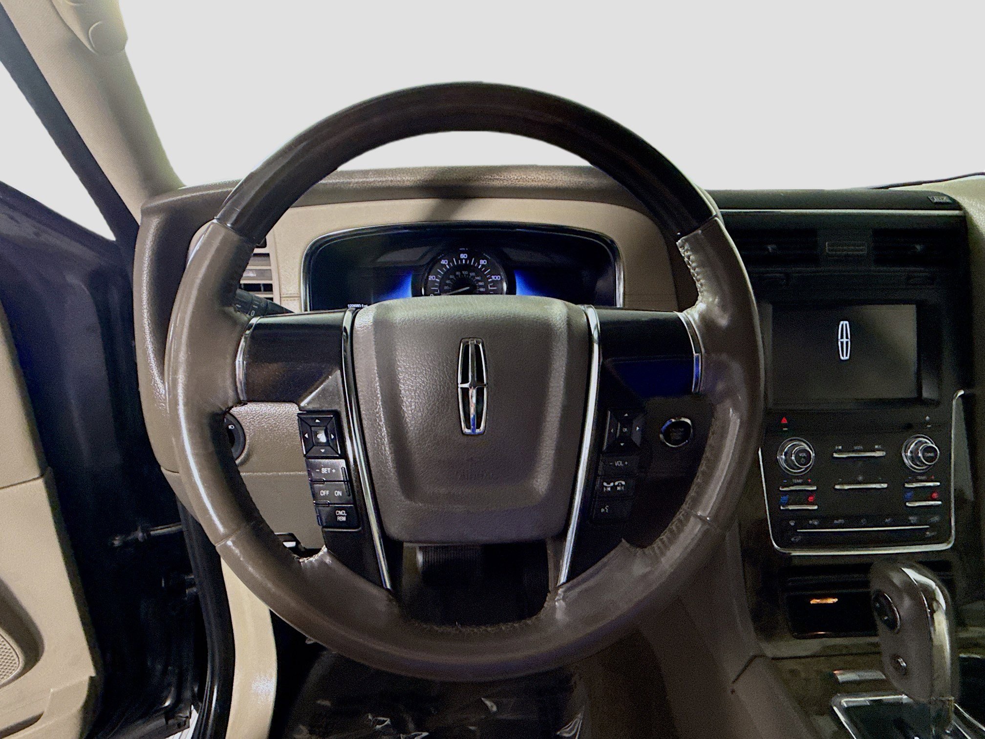 Used 2015 Lincoln Navigator 2WD image 13