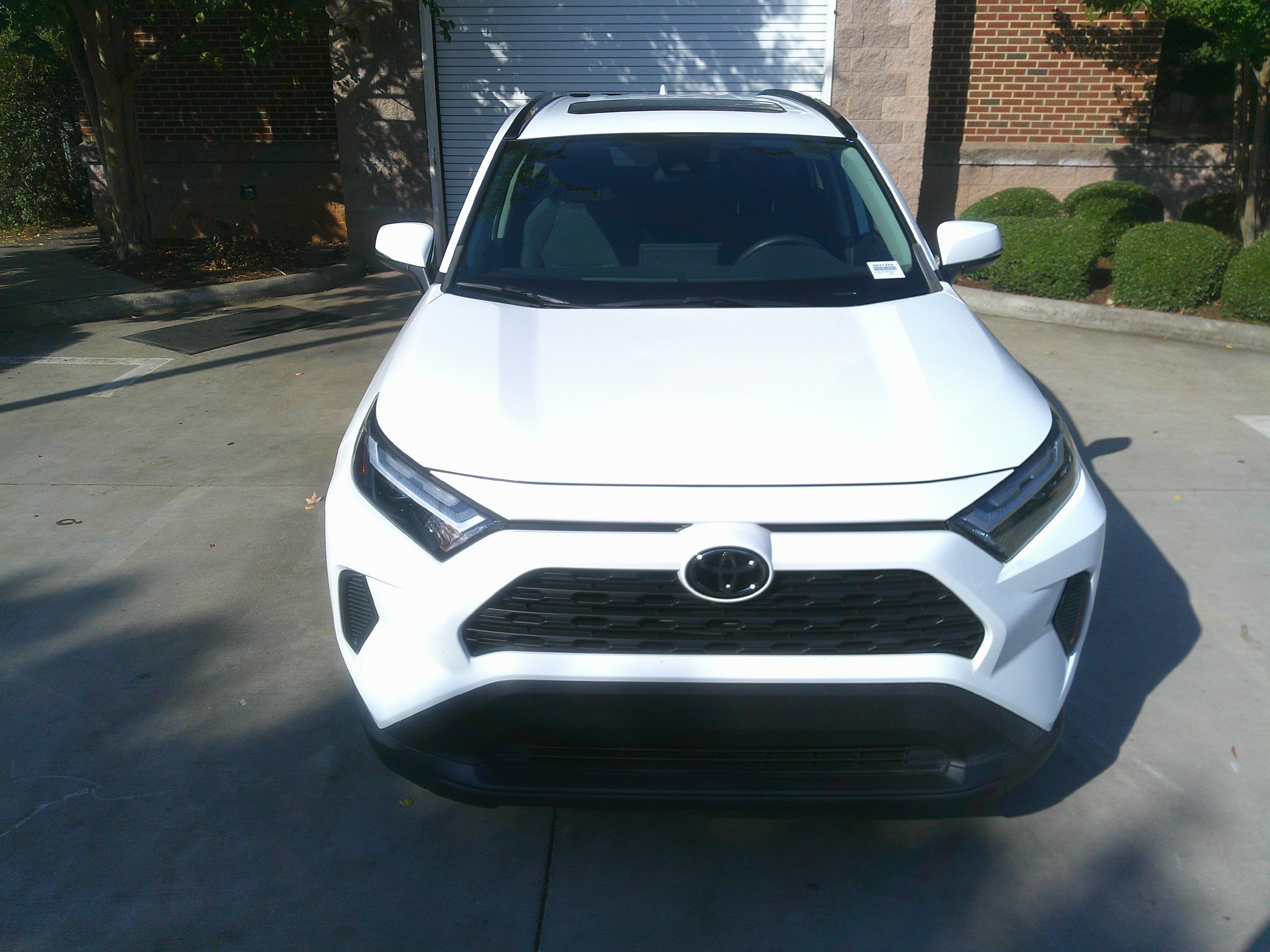 Used 2022 Toyota RAV4 XLE image 3