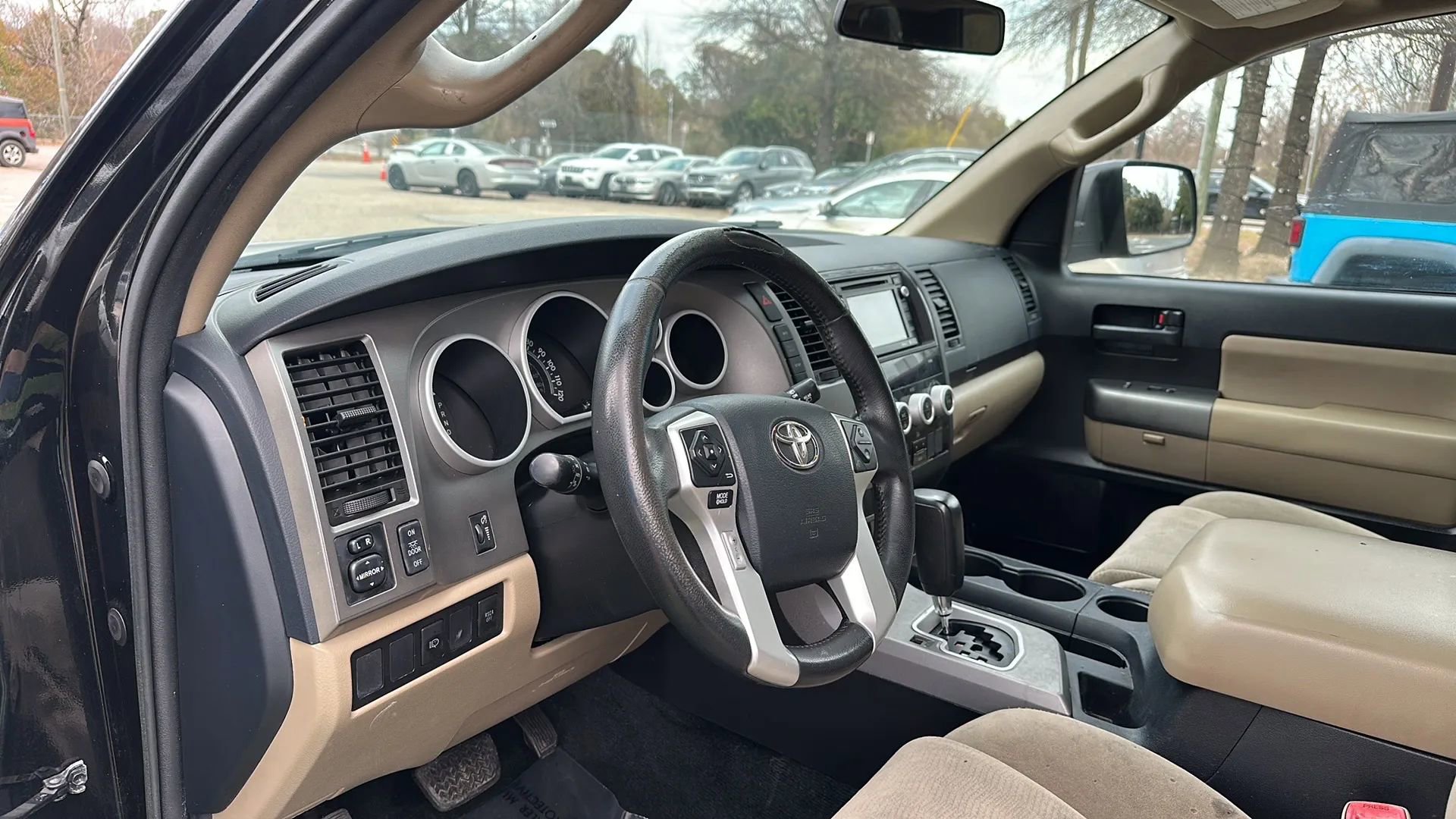 Used 2014 Toyota Sequoia SR5 AWD/4WD image 15