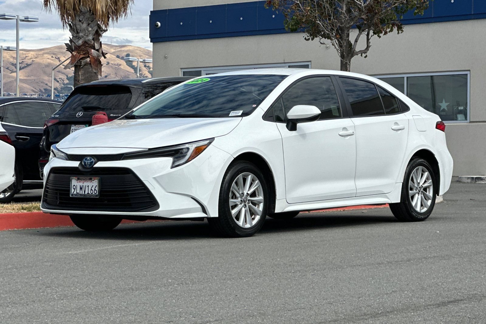 Used 2024 Toyota Corolla LE w/ LE Convenience Package FWD image 8