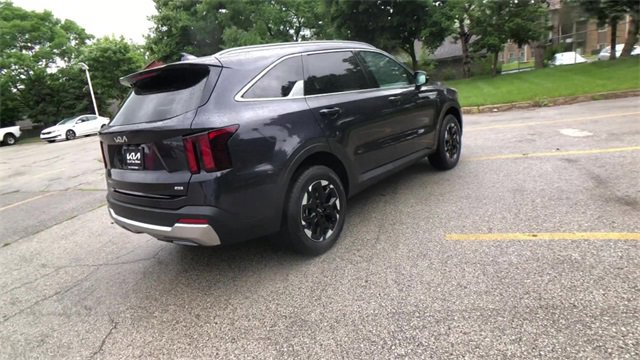 New 2025 Kia Sorento S image 2