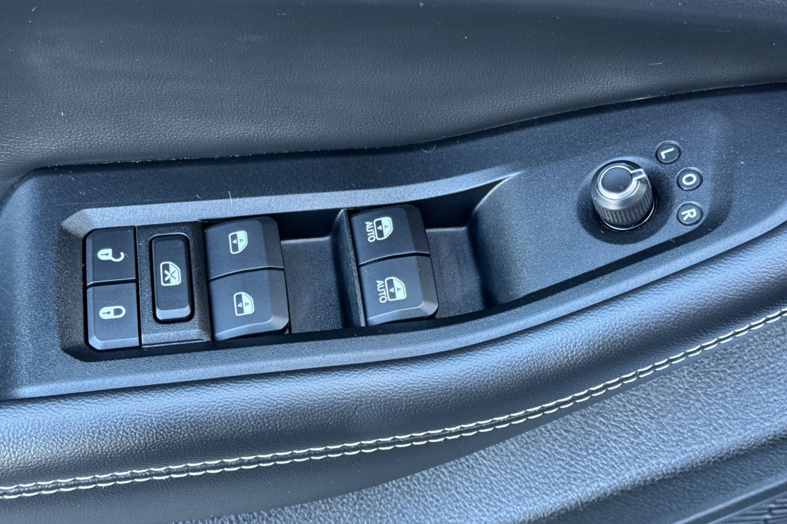 Used 2023 Jeep Grand Cherokee L Laredo image 12