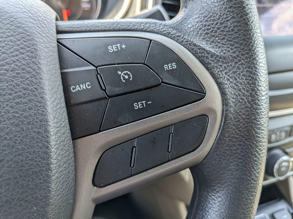 Used 2019 Jeep Cherokee Latitude w/ Popular Appearance Group FWD image 44