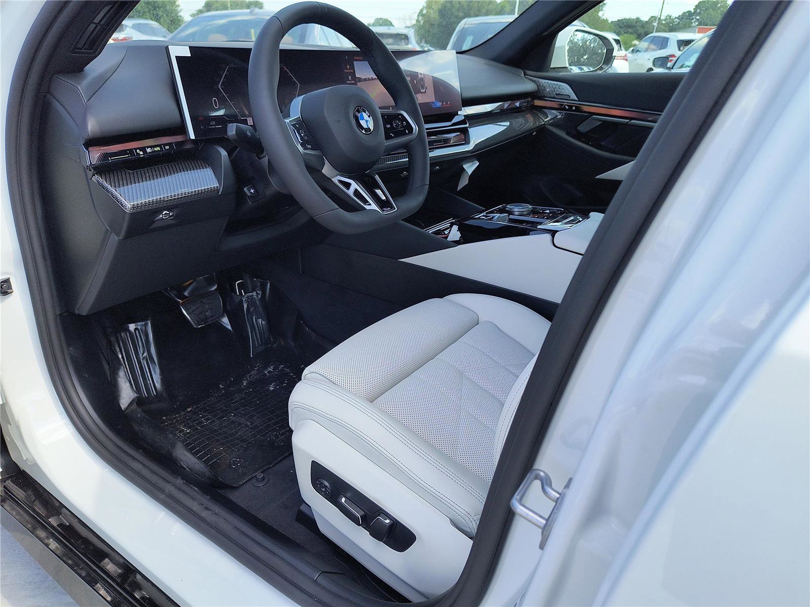 New 2026 BMW 540i xDrive w/ M Sport Package image 2