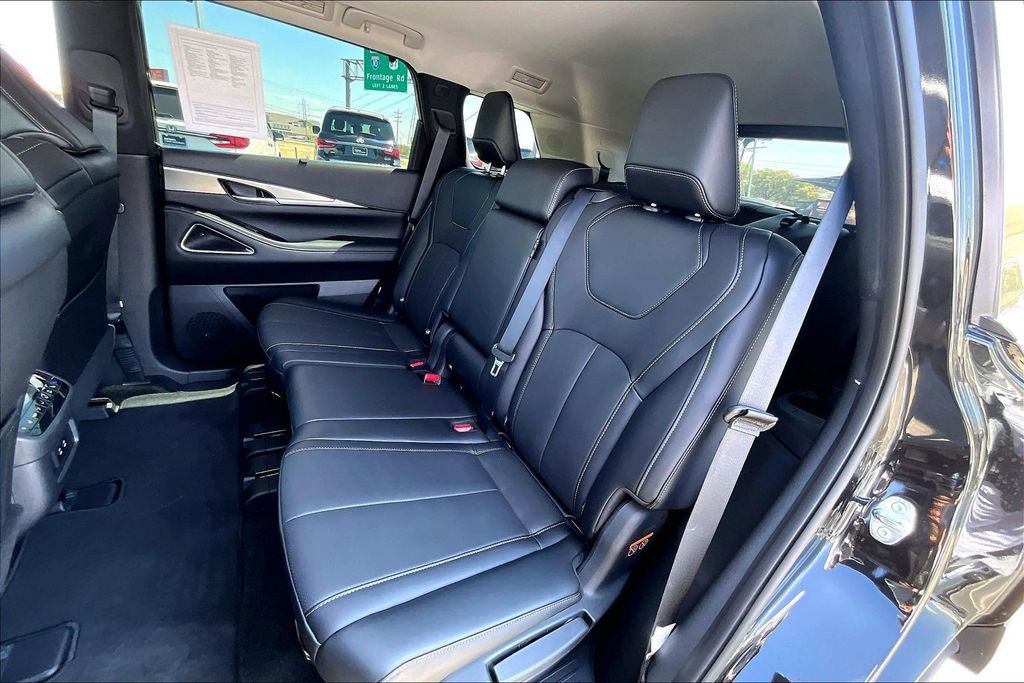 Certified 2026 INFINITI QX60 Luxe w/ Cargo Package FWD image 38