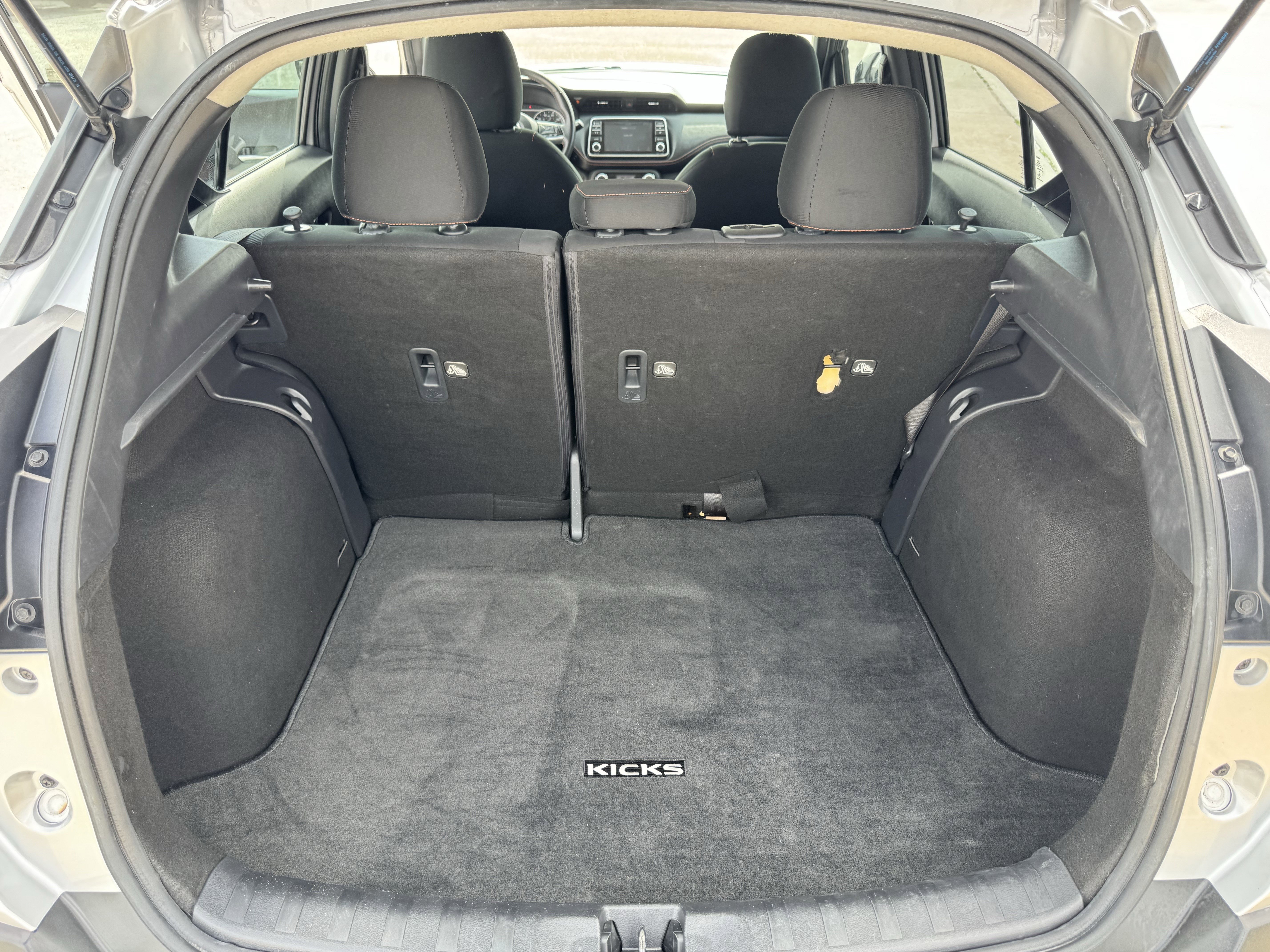 Used 2020 Nissan Kicks SR image 31