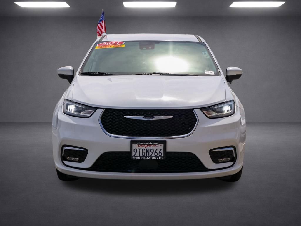 Used 2023 Chrysler Pacifica Touring-L image 9