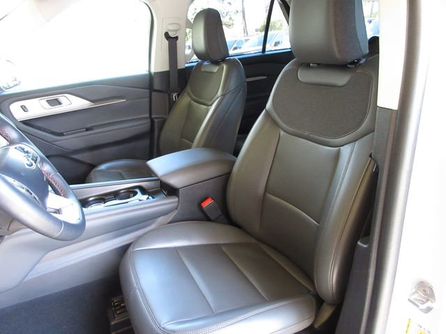 Certified 2025 Ford Explorer Active w/ Active Comfort Package image 11