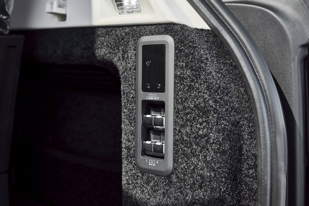 Used 2026 Land Rover Range Rover Long Wheelbase SE image 16