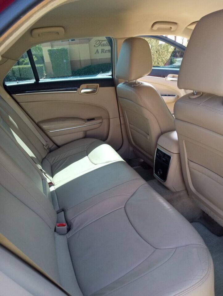 Used 2013 Chrysler 300 RWD image 18