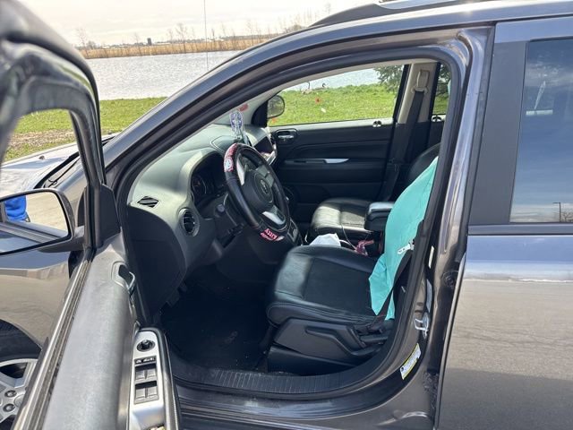 Used 2016 Jeep Compass Latitude image 3