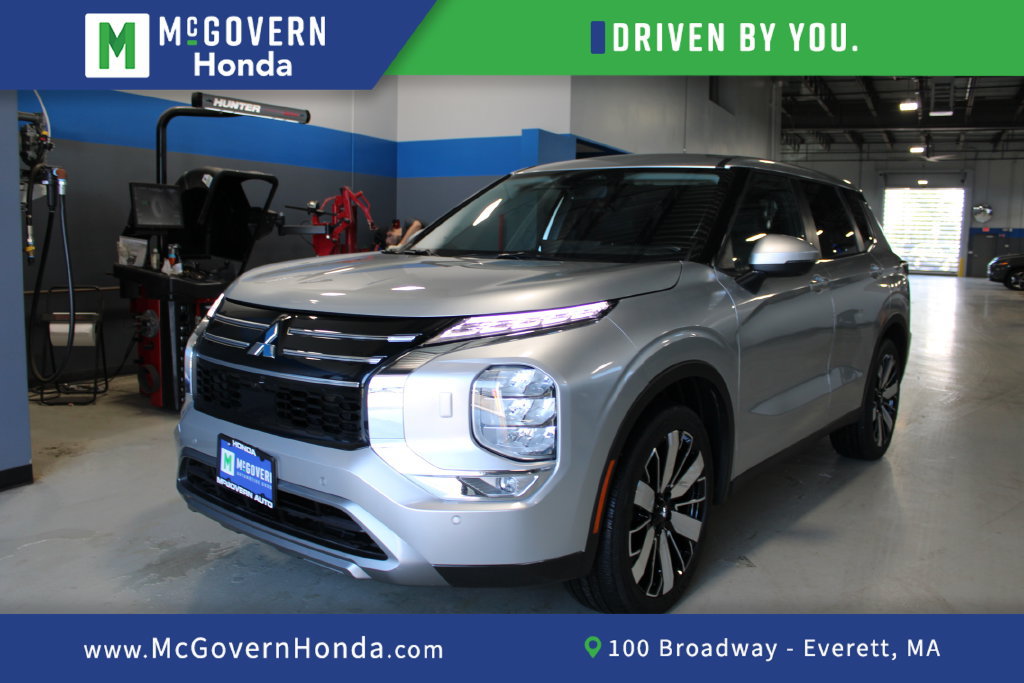 Used 2025 Mitsubishi Outlander SE AWD/4WD image 1