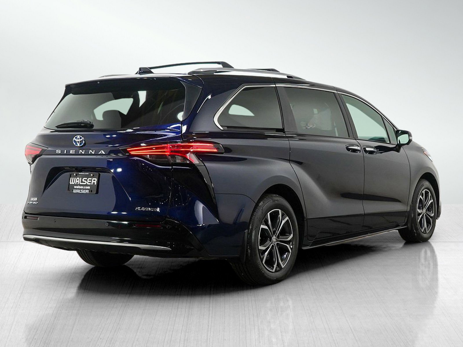 Used 2025 Toyota Sienna Platinum image 5