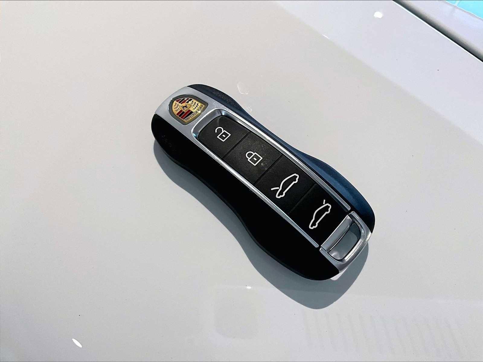 Used 2025 Porsche Taycan image 35