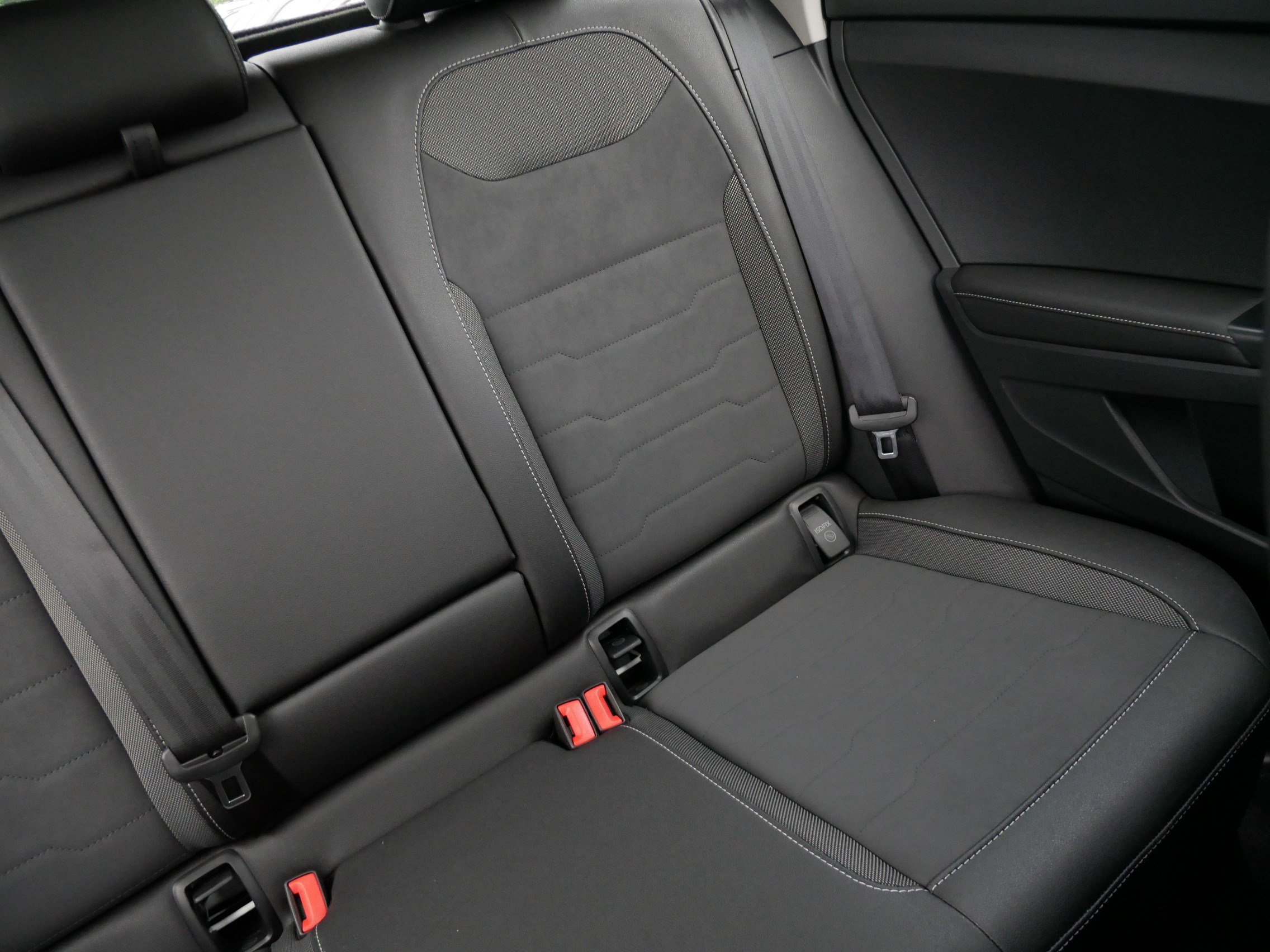 Certified 2025 Volkswagen Taos SE AWD/4WD image 14