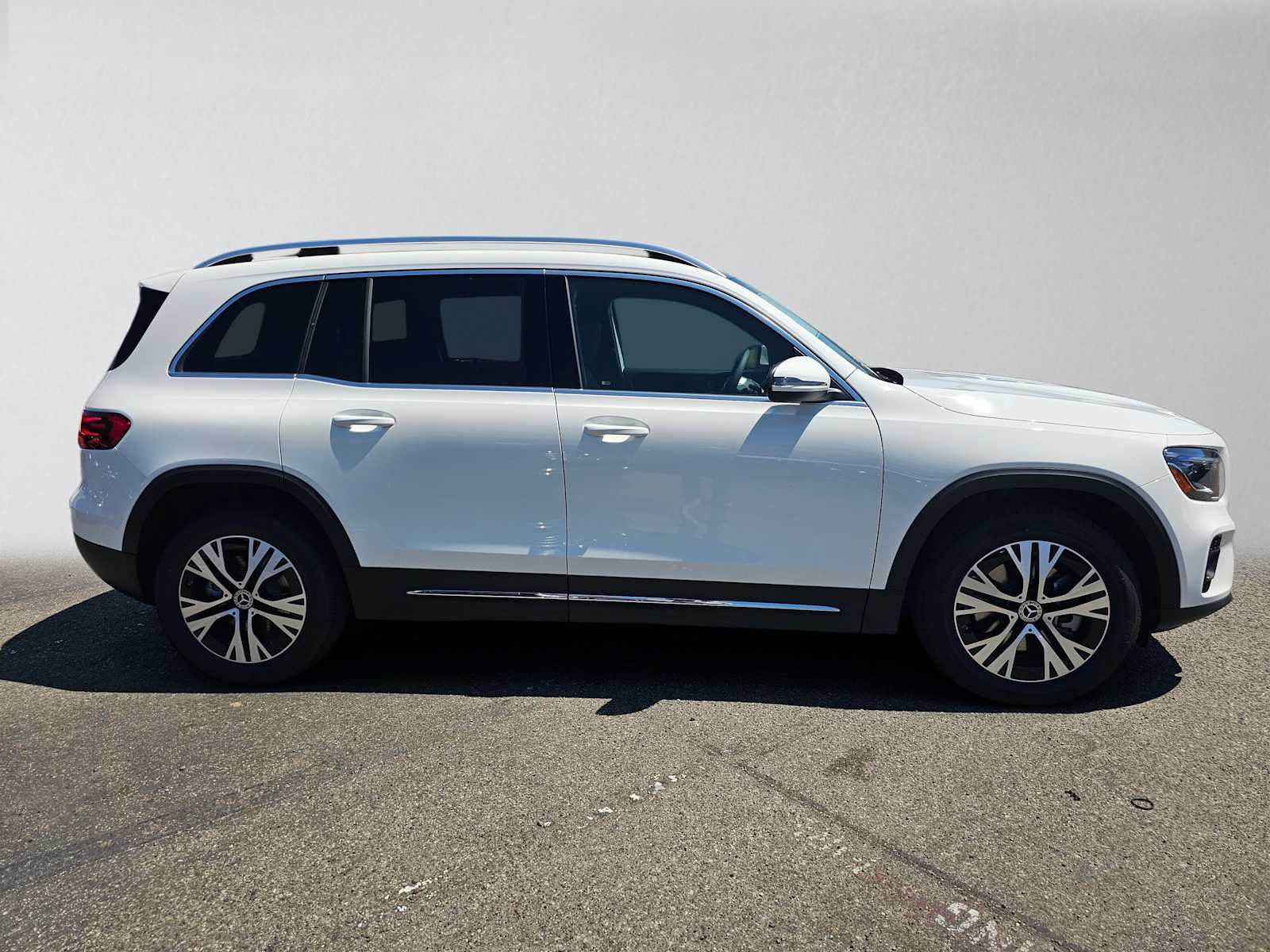 New 2026 Mercedes-Benz GLB 250 image 2