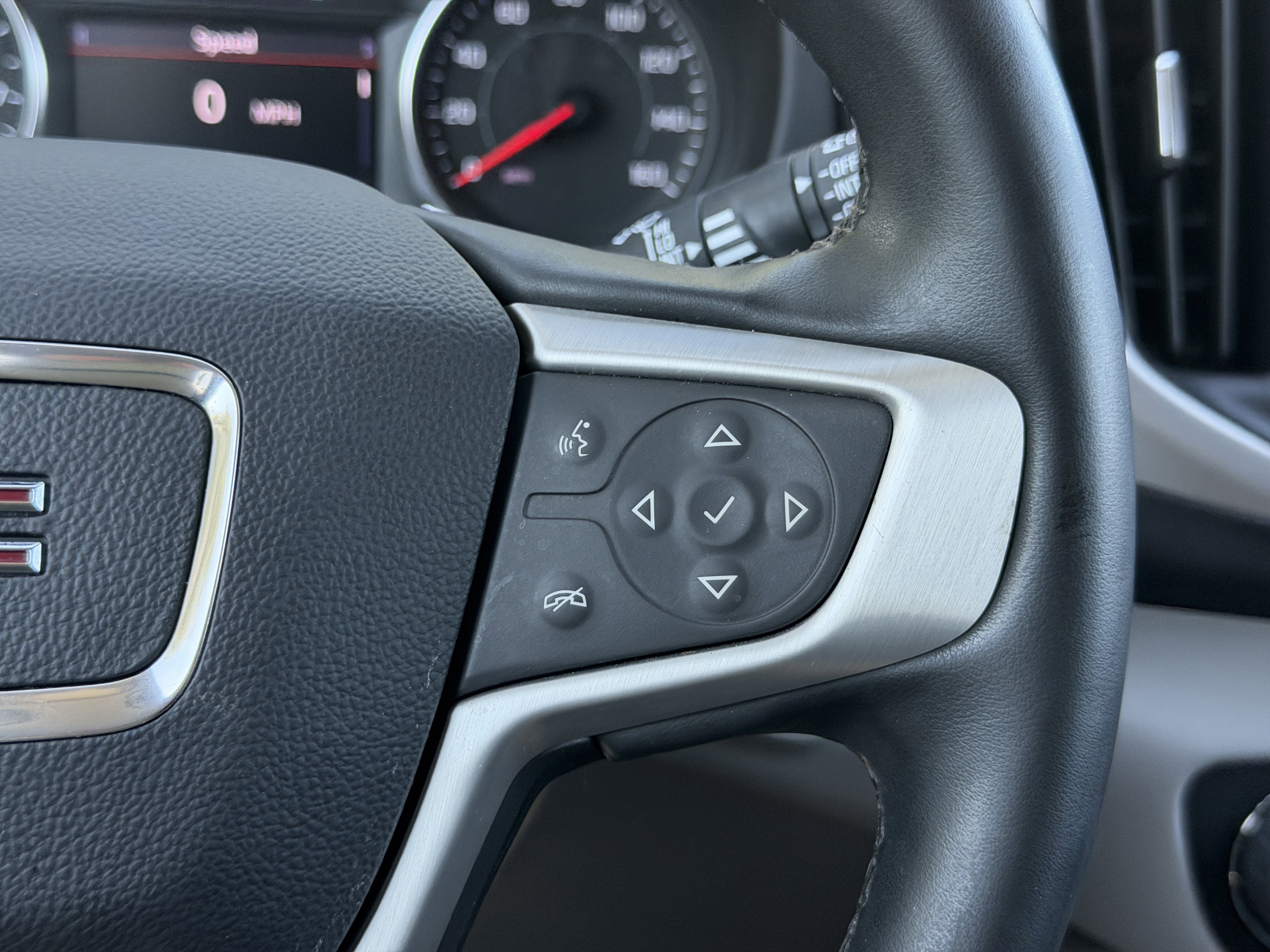 Used 2023 GMC Terrain SLT FWD image 31