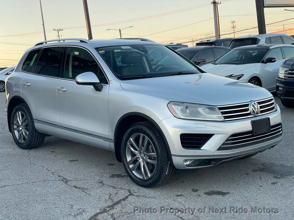 Used 2016 Volkswagen Touareg VR6 image 4