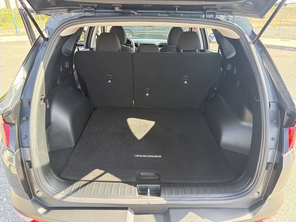 Used 2022 Hyundai Tucson SE w/ Cargo Package AWD/4WD image 11