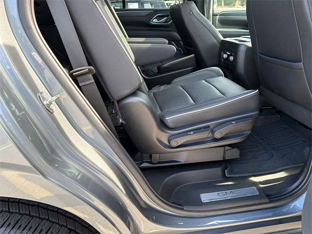 Used 2022 GMC Yukon SLT w/ SLT Premium Package image 15
