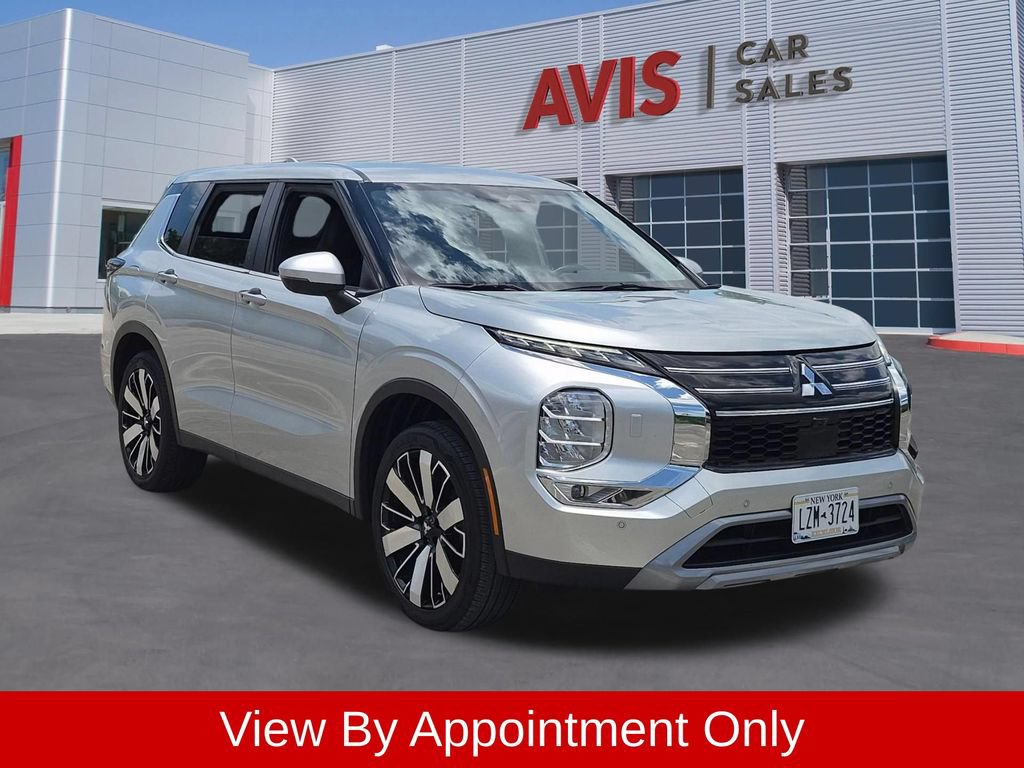 Used 2025 Mitsubishi Outlander SE AWD/4WD image 3