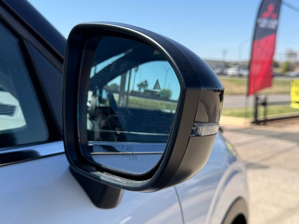 New 2026 Mitsubishi Outlander LE image 18