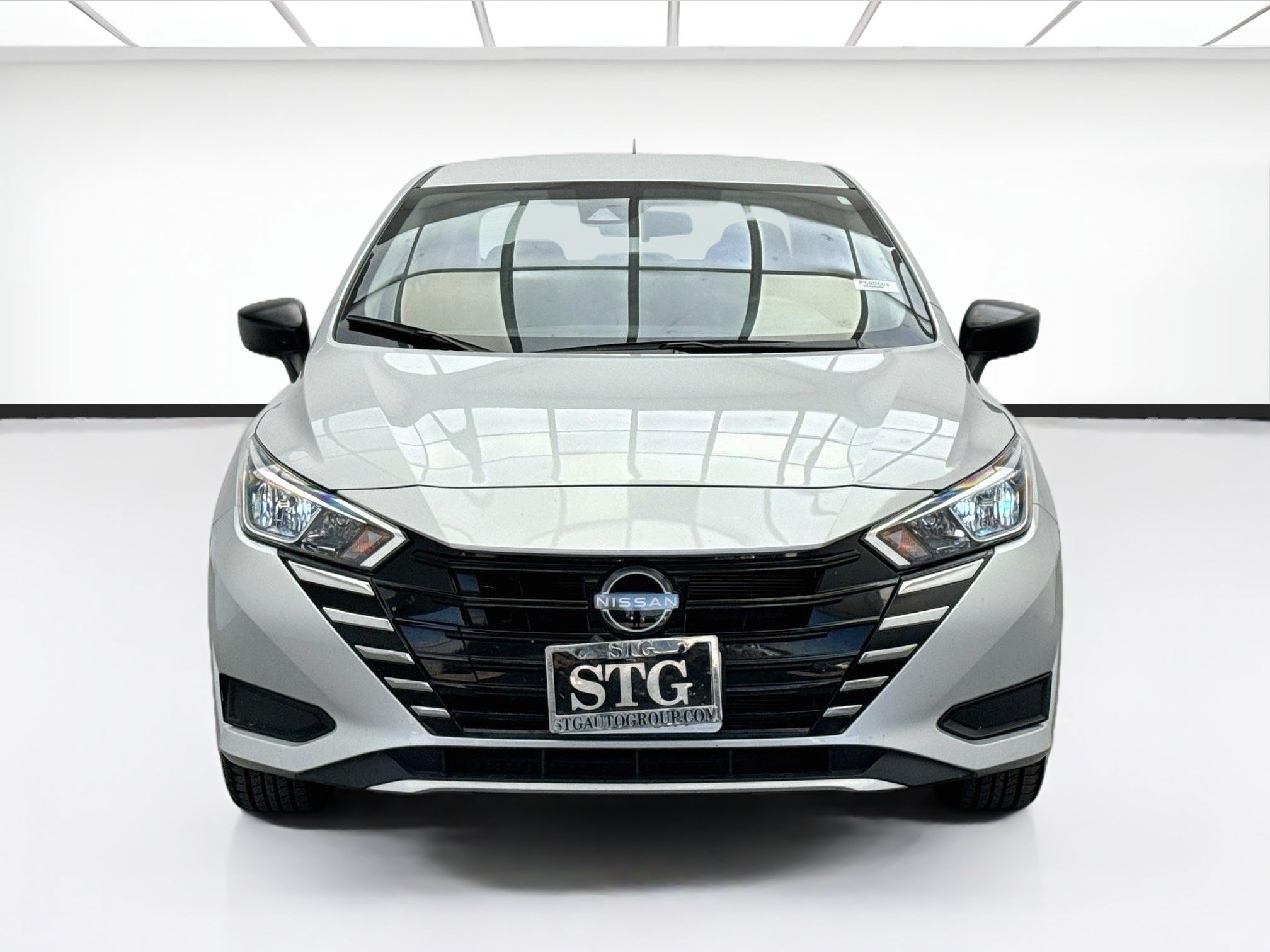 Used 2024 Nissan Versa S FWD image 2